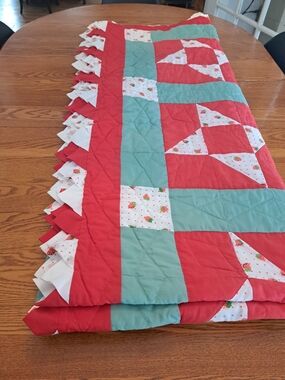 Handmade  Quilt With Strawberries And Handkerchief Hem(88 X 70)